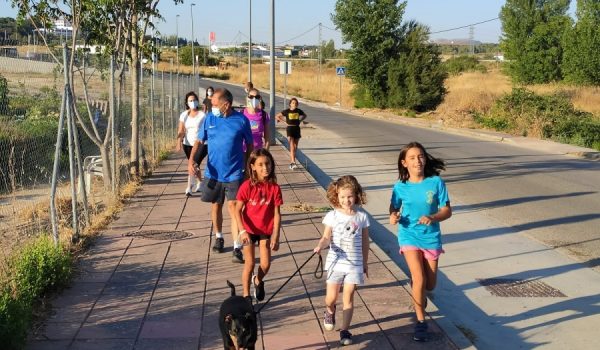 No solo para fiestas y comidas, los vecinos también quedan con cierta frecuencia para hacer deporte.
