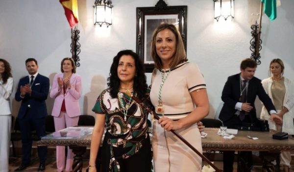 Josefa Valle y Mª Paz Fernández durante la toma de posesión en 2019