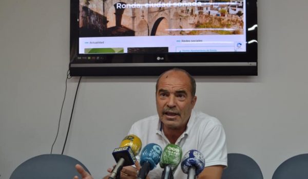 Calle ha calificado a Maripaz Fernández como "desleal" y la acusa de no haber esuchado a las partes antes de tomar la decisión del cese.