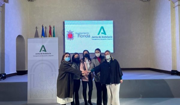 En la imagen la directora del Conservatorio, Margarita Pavía, la delegada del gobierno andaluz en Málaga Patricia Navarro, la alcaldesa María de la Paz Fernández y la delegada provincial de educación, Mercedes García Paine.