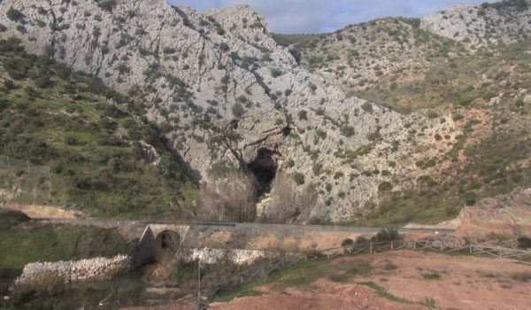 Desde el Ayuntamiento de Benaoján prevén que la nueva estructura que da al monumento natural pueda estar instalada antes del verano