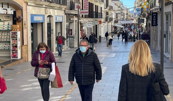 Las recuperaciones vuelven a superar a los contagios registrados en 24 horas, provocando un descenso de los casos activos.