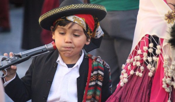 El pasacalles es uno de los elementos más representantivos de estos festejos populares.