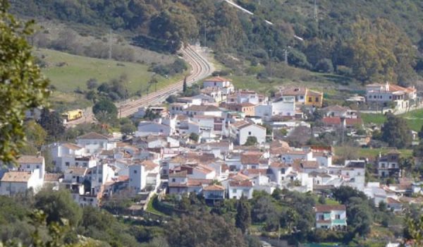 Vista aérea del núcleo poblacional dependiente de Cortes de la Frontera.