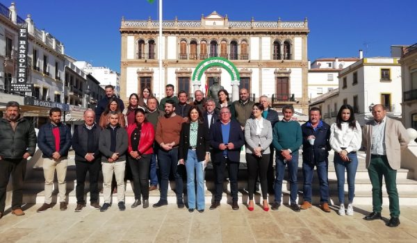 Los alcaldes exigen a Unicaja que dé marcha atrás a la clausura de varias oficinas en la Serranía.