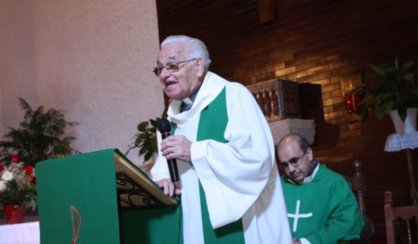 El domingo se brindó un homenaje a Alonso Ros, quien fuese párroco de San Cristóbal durante los últimos cuarenta años