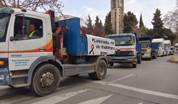 Los vehículos recorrieron algunas de las principales vías de la ciudad, como la Avenida de Málaga