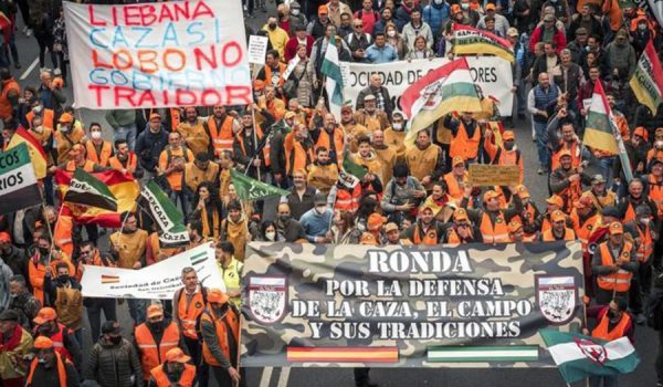 Cazadores de Ronda durante la marcha por el paseo de la Castellana
