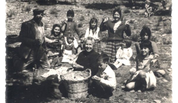 La familia de José Ferrete en 1960 durante el Día de la Vieja