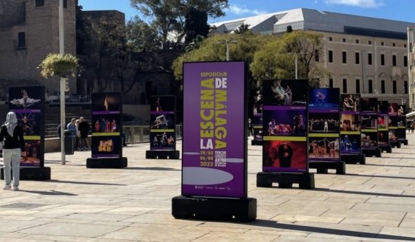 También se ha organizado una muestra con 87 fotografías de obras malagueñas que se encuentran expuestas en una de las calles más visitadas de la ciudad de Málaga