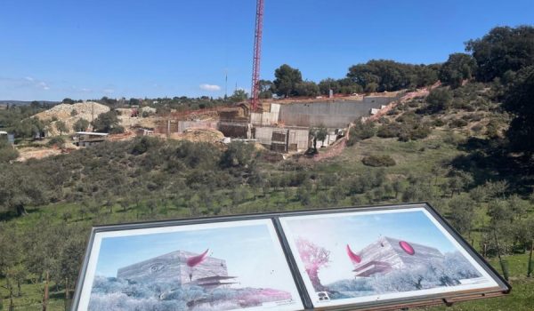 Aunque tuvieron que parar las obras el pasado mes debido a las intensas lluvias, su construcción continúa a buen ritmo