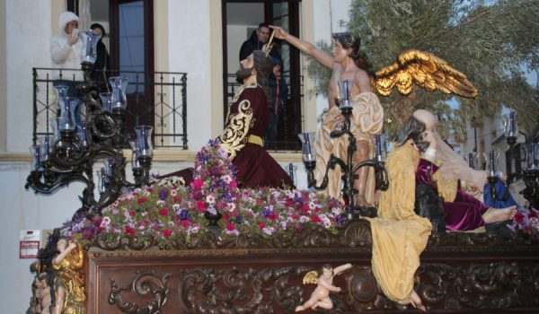 Cientos de rondeños siguieron de cerca la salida de Nuestro Señor Orando en el Huerto.