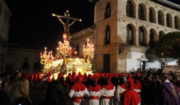 La cruz del Santísimo Cristo de la Sangre ha sido uno de los estrenos junto a la bandera
