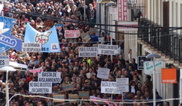 Imagen de la multitudinaria manifestación en la calle La Bola en el año 2018
