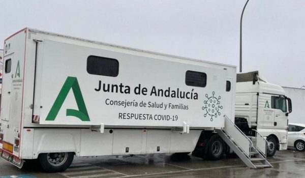 La incidencia de COVID en mayores de 60 años continúa al alza, al igual que el dato de sanitarios aislados.