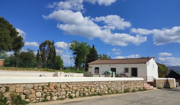 El inmueble, situado junto a la calle Fernando de los Ríos, está siendo reformado