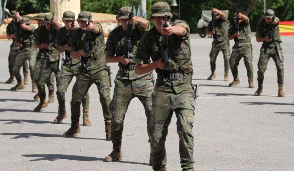 Un grupo de aspirantes a legionarios, durante la tabla de combate