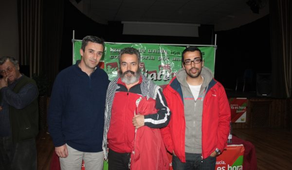 Sánchez Gordillo, junto a dos representantes de Izquierda Unida de Arriate.