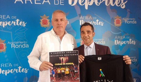 El delegado de Deportes Carlos Mirasol ha presentado los detalles de la prueba junto al director de la ONCE en Ronda, José María Martín.