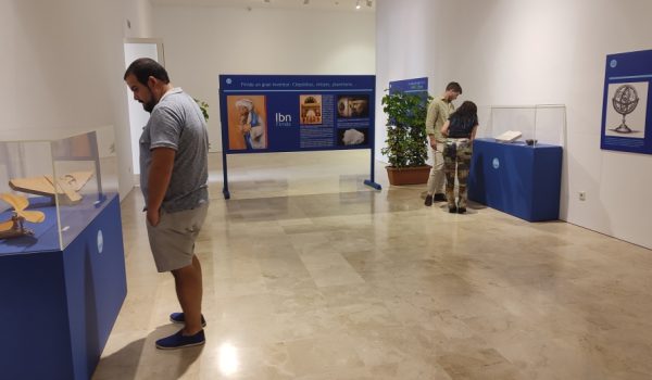 La muestra se encuentra en la Sala de Exposiciones del emblemático edificio rondeño