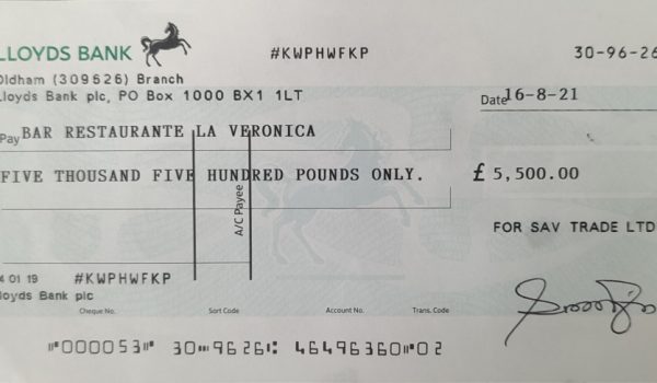 Cheque original con que el trataron de realizar la estafa en Ronda.