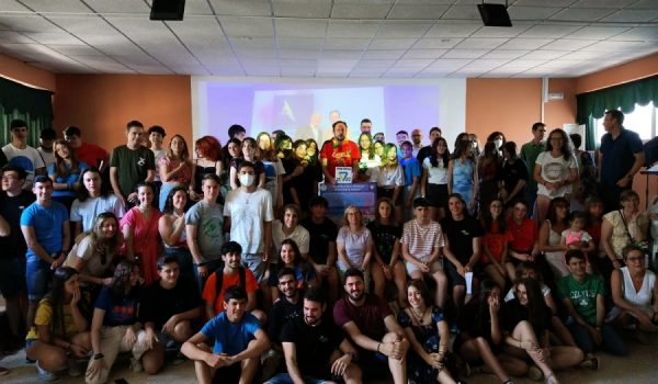 Más de un centenar de ex alumnos y alumnos del docente acudieron a su homenaje de despedida desde distintos puntos de Andalucía.