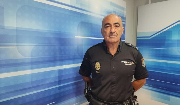 "Nuestra ciudad es muy segura, pero siempre debemos tomar precauciones", apunta el subinspector Manuel Castillo.