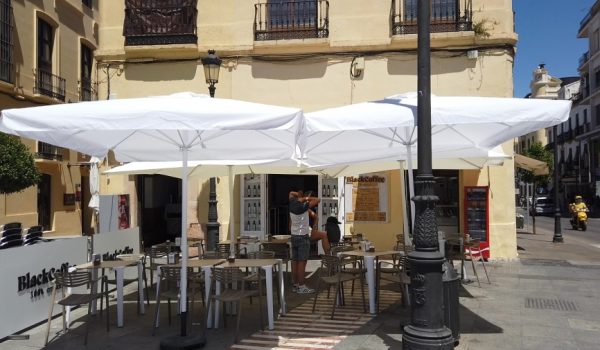 Ubicado en la plaza de España, este local abrió sus puertas hace un par de semanas.