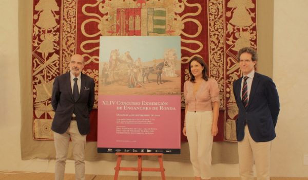 El evento ha contado con la presencia del fiscal de la Real Maestranza de Caballería de Ronda, Gaspar Atienza, la alcaldesa de Ronda, María de la Paz Fernández y el vicepresidente del Real Club de Enganches de Andalucía, José Juan Morales.