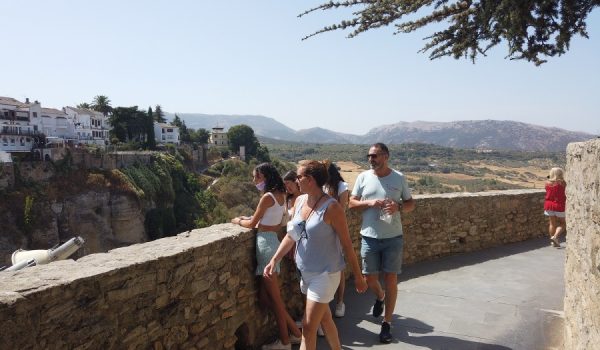 El turismo, el comercio y la restauración continúan a la cabeza de la economía local