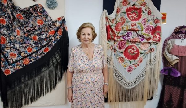 Solís se inició en el bordado desde que era prácticamente una niña, por influencia familiar.