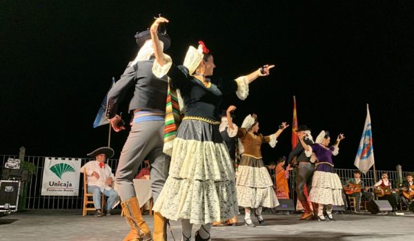 Los Coros y Danzas de Ronda durante su actuación en la gala del domingo