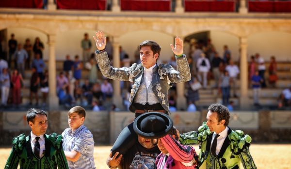 Guillermo Hermoso cuajó una excelente actuación en el primero de la tarde, sobresaliendo con el caballo Talento.