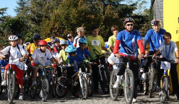 Momentos antes de la salida desde la Plaza del Teniente Arce.