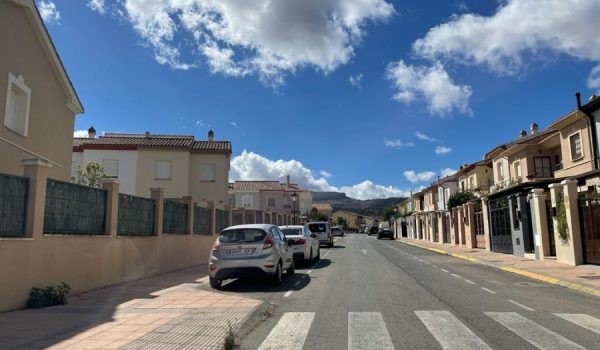 La intervención, realizada de madrugada, ha finalizado con la sanción de 150 vehículos, según informan fuentes municipales.