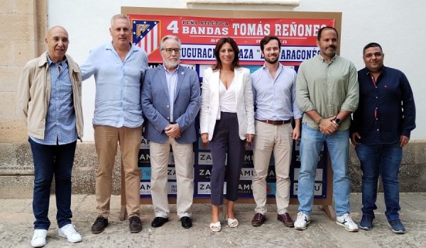 Al acto han asistido Eduardo Fernández Robleda, miembro del Consejo Social del Club Atlético de Madrid y presidente de la Unión Internacional de Peñas del Atlético; Salvador Ballesta, representante oficial de las Leyendas del Club Atlético de Madrid y exjugador del club; Francisco José García Ortega, presidente de la Peña Atlética Cuatro Bandas Tomás Reñones de Ronda, coordinador de Peñas de la Zona Sur de la Unión Internacional de Peñas del Atlético de Madrid y responsable de redes sociales de la entidad. Han sido recibidos por la alcaldesa y los concejales de Deportes y Participación Ciudadana.