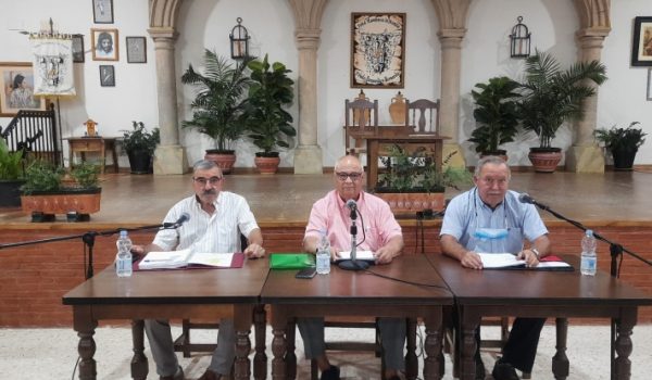 Antonio Morales, al centro de la imagen, fue elegido máximo responsable del colectivo hace seis años
