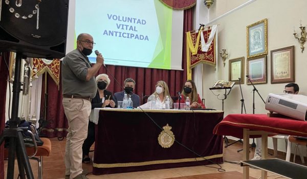 Los actos se están desarrollando en la Capilla del Santo Cristo a las 20.15 horas