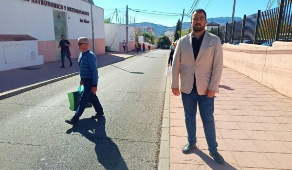 El edil de Tráfico, Alberto Serrano, asegura que se ha incrementado un 40% la circulación por esta vía tras el inicio de las obras en la calle Guadalcobacín