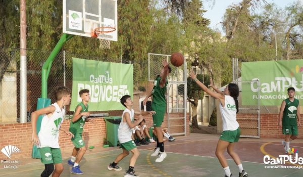 La Fundación Unicaja promueve hábitos saludables mediante la práctica deportiva tanto en sus campus como en los clubes deportivos de los que es patrocinadora.