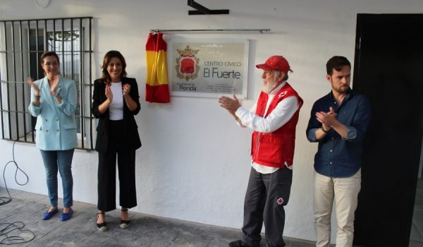 El acto de inauguración contó con la colaboración de Cruz Roja y la Fundación NAIM.