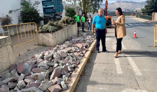 Los trabajos han comenzado en la calle Fernando de los Ríos, donde se está renovando el acerado.