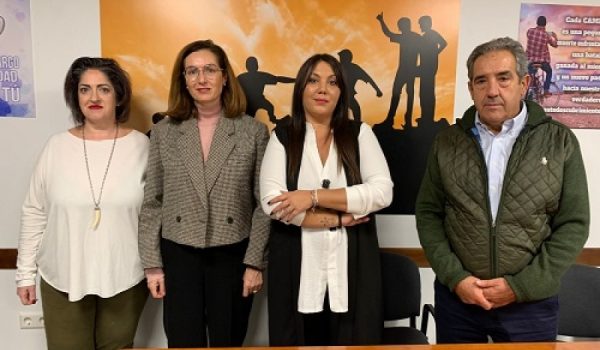 Nerea Torres (derecha) será la encargada de impartir los coloquios