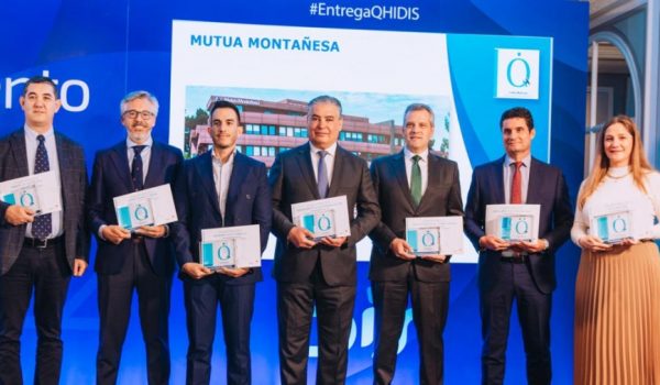 El director gerente en funciones del Área Sanitaria Serranía de Ronda, Avelino Rodríguez, ha sido el encargado de recoger el reconocimiento.