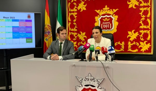 La alcaldesa ha presentado los eventos previstos junto al delegado de Participación Ciudadana.