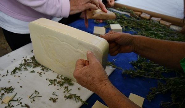 Eli Lozano ha sido la encargada de explicar cómo hacer el jabón de forma tradicional