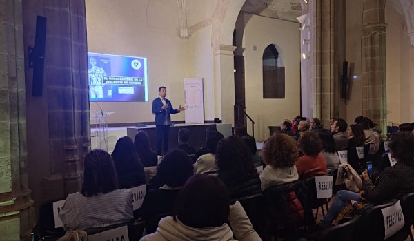 Miguel Lorente dio una conferencia este martes en el Convento de Santo Domingo sobre la violencia contra las mujeres y su impacto entre los jóvenes.