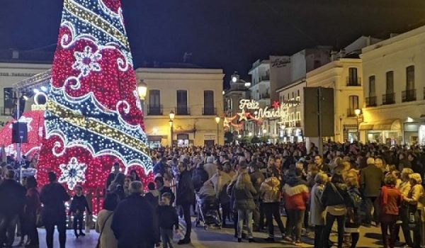El alumbrado se encenderá a las 19.00 horas en un acto que tendrá lugar en la Plaza de España