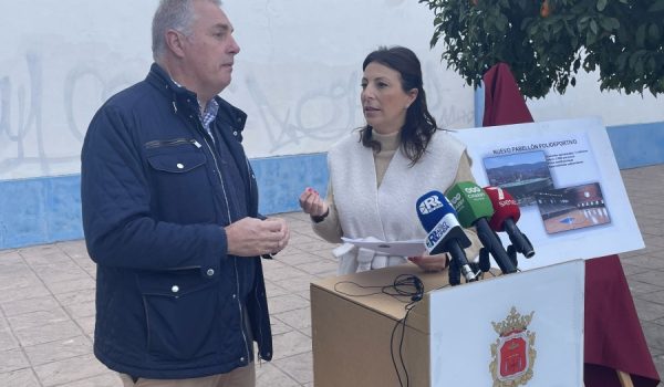 María de la Paz Fernández, junto al concejal de Deportes, Carlos Mirasol