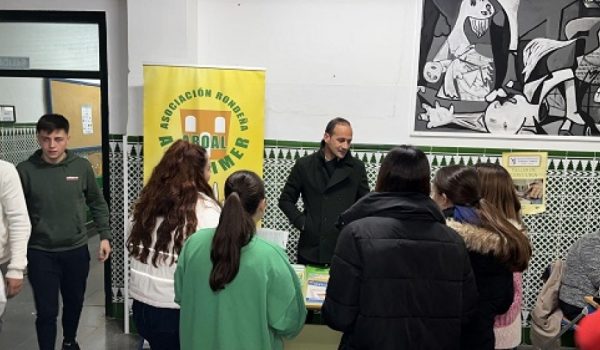 Diferentes asociaciones han podido informar al alumnado de sus proyectos y actividades en esta jornada